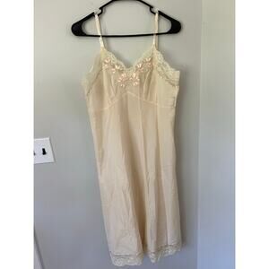 Vintage Kassatly Full Slip Dress Nightgown Made in USA Size 42 Ivory Hue